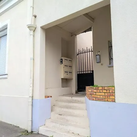 Duplex A La Gare Du Mans Frühstückspension